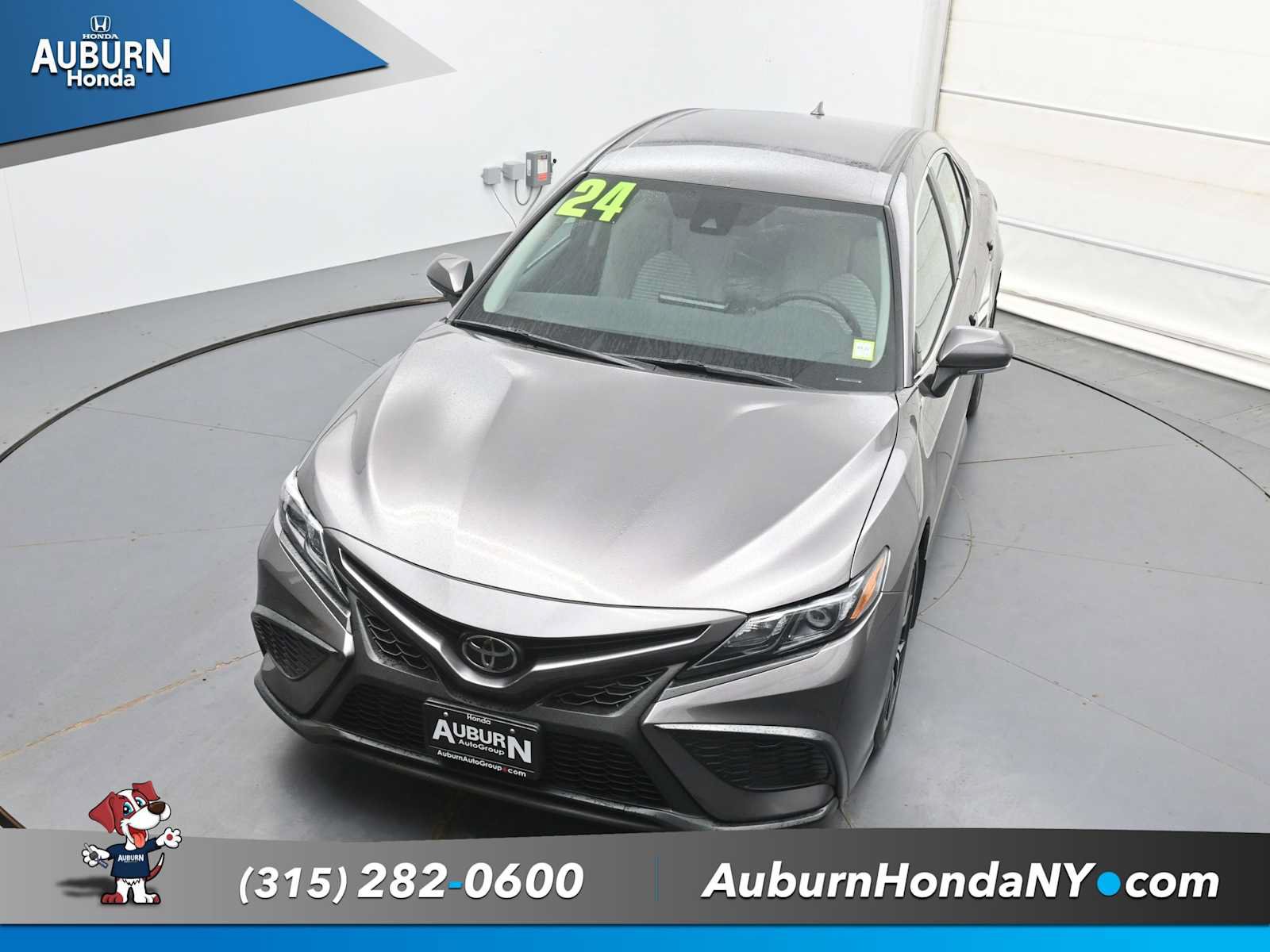 Used 2024 Toyota Camry SE AWD/4WD image 27