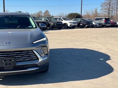 Used 2024 Buick Envision Preferred image 3