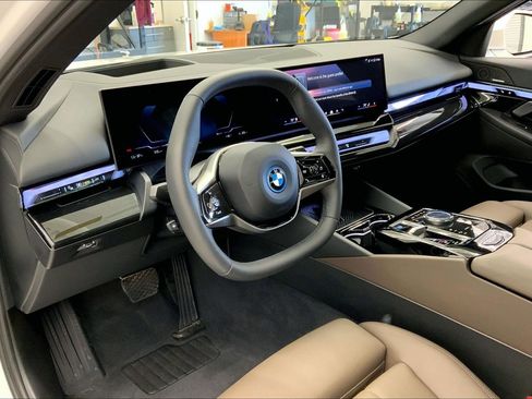 Used 2025 BMW i5 xDrive40 w/ Premium Package AWD/4WD image 4