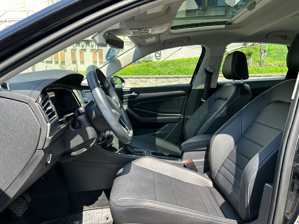 Used 2023 Volkswagen Jetta SE w/ Panoramic Sunroof Package FWD image 10