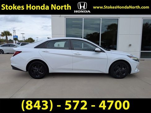 Used 2021 Hyundai Elantra SEL image 3