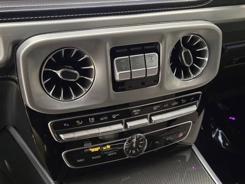 Used 2021 Mercedes-Benz G 63 AMG 4MATIC w/ G Manufaktur Interior Package image 40