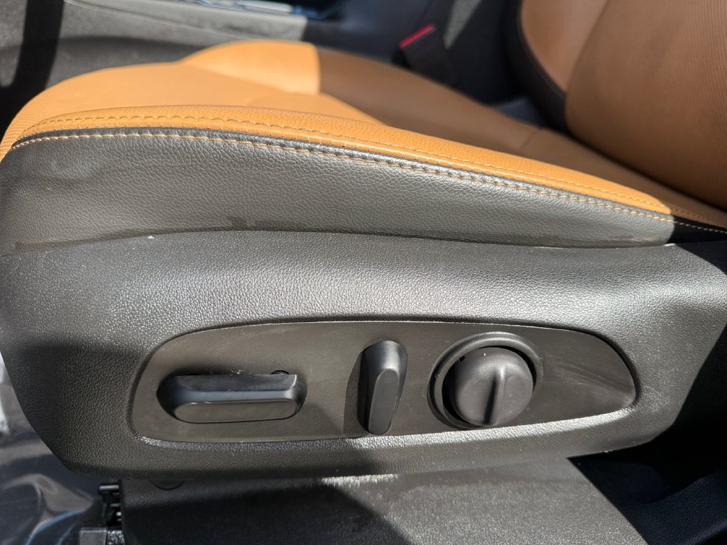 Used 2020 Chevrolet Equinox Premier FWD image 16