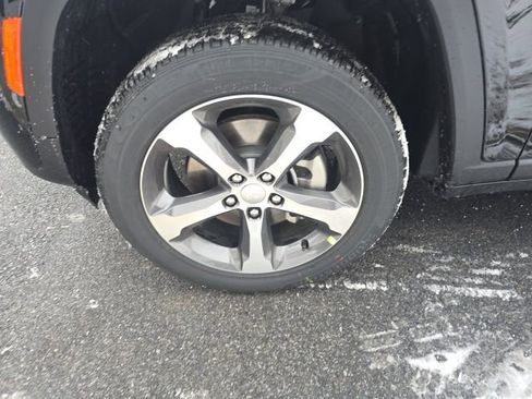 New 2026 Jeep Grand Cherokee L Limited image 8