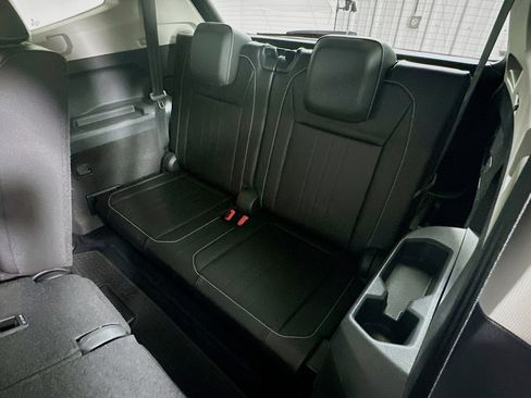 Used 2022 Volkswagen Tiguan SE w/ Panoramic Sunroof Package image 28