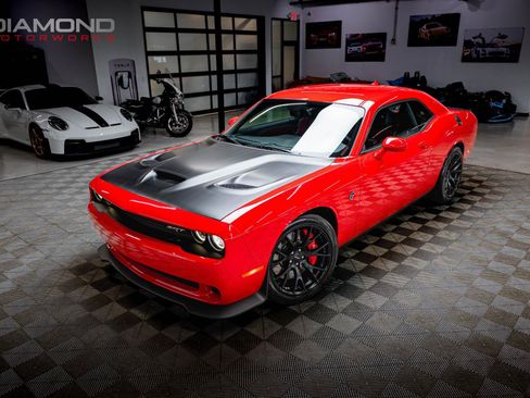 Used 2015 Dodge Challenger SRT Hellcat RWD image 11