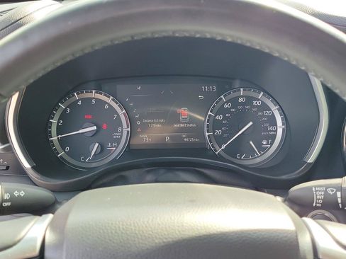 Used 2021 Toyota Highlander XLE AWD/4WD image 25