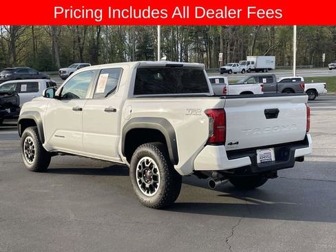 Used 2025 Toyota Tacoma TRD Off-Road AWD/4WD image 3