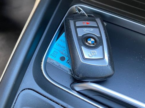Used 2018 BMW 330i xDrive Sedan AWD/4WD image 16
