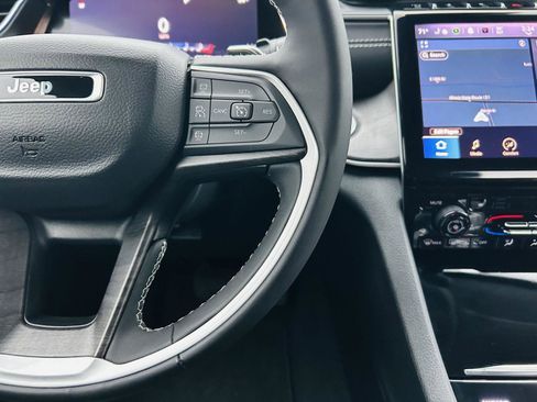 Used 2023 Jeep Grand Cherokee L Limited w/ Black Appearance Package image 20