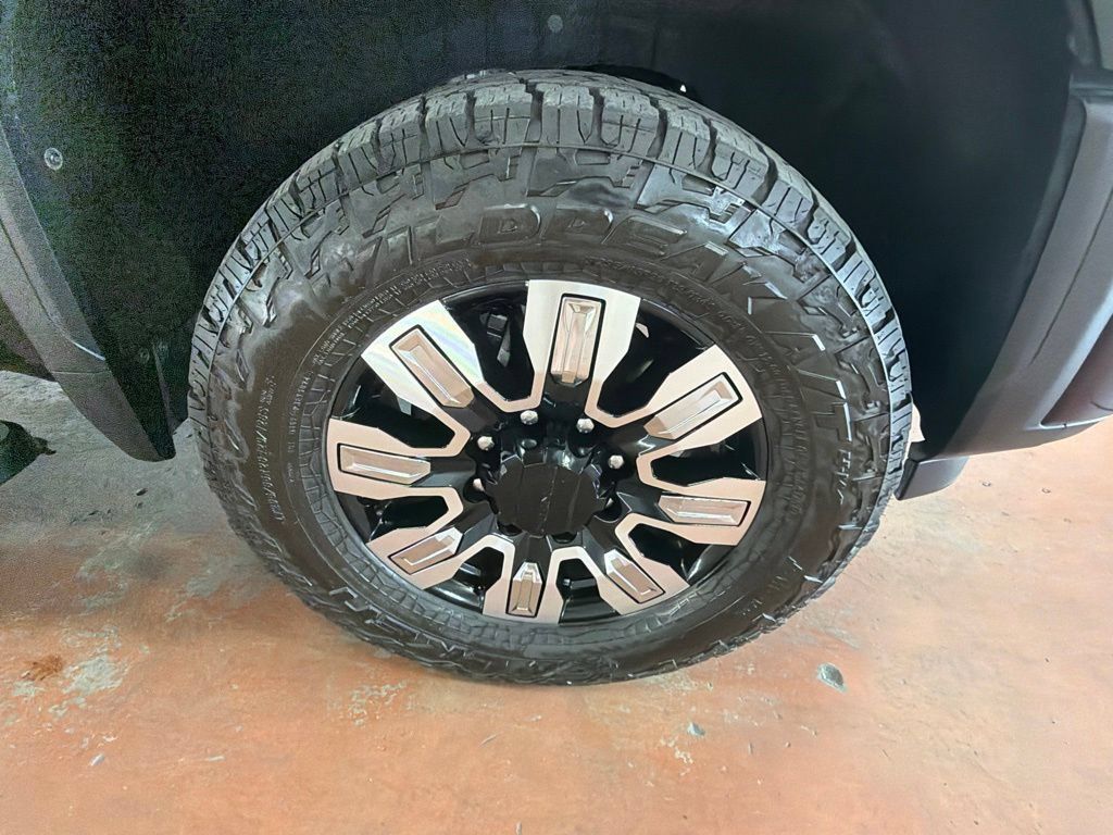 Used 2025 GMC Sierra 2500 Denali AWD/4WD image 10