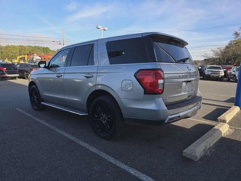 Used 2022 Ford Expedition XLT image 5