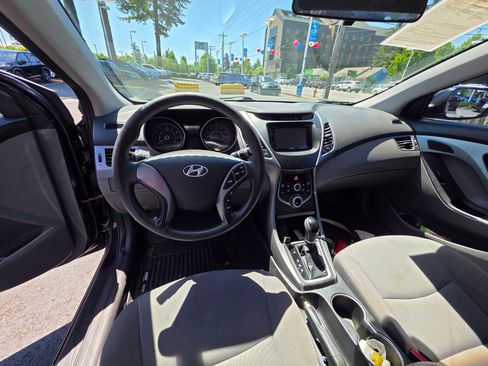 Used 2014 Hyundai Elantra SE FWD image 12