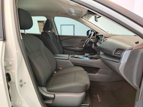Used 2023 Nissan Rogue S AWD/4WD image 16