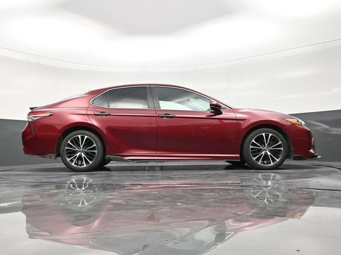 Used 2018 Toyota Camry SE FWD image 25