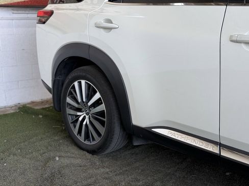 Used 2022 Nissan Pathfinder Platinum w/ Cargo Package image 4