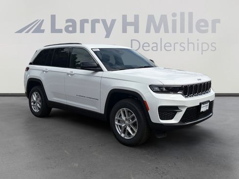 New 2026 Jeep Grand Cherokee Laredo AWD/4WD image 7