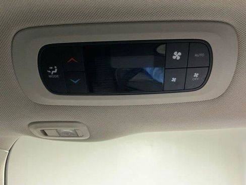 Used 2020 Chrysler Pacifica Limited FWD image 27