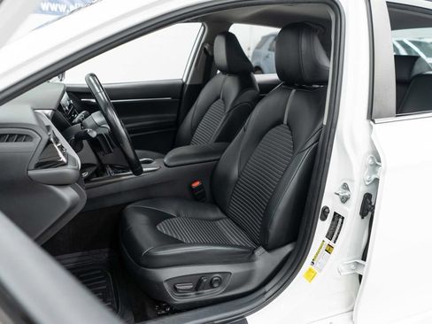 Used 2021 Toyota Camry SE FWD image 8