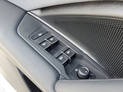 New 2026 Volkswagen Tiguan SE R-Line FWD image 30