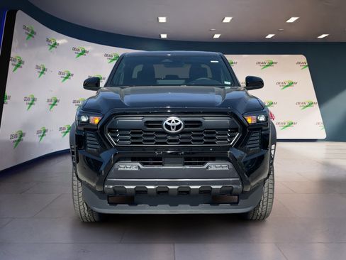 Used 2025 Toyota Tacoma TRD Off-Road image 2