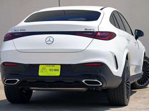 Used 2025 Mercedes-Benz GLC 300 4MATIC image 5
