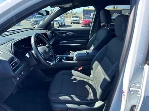 Used 2024 Chevrolet Traverse LT FWD image 18