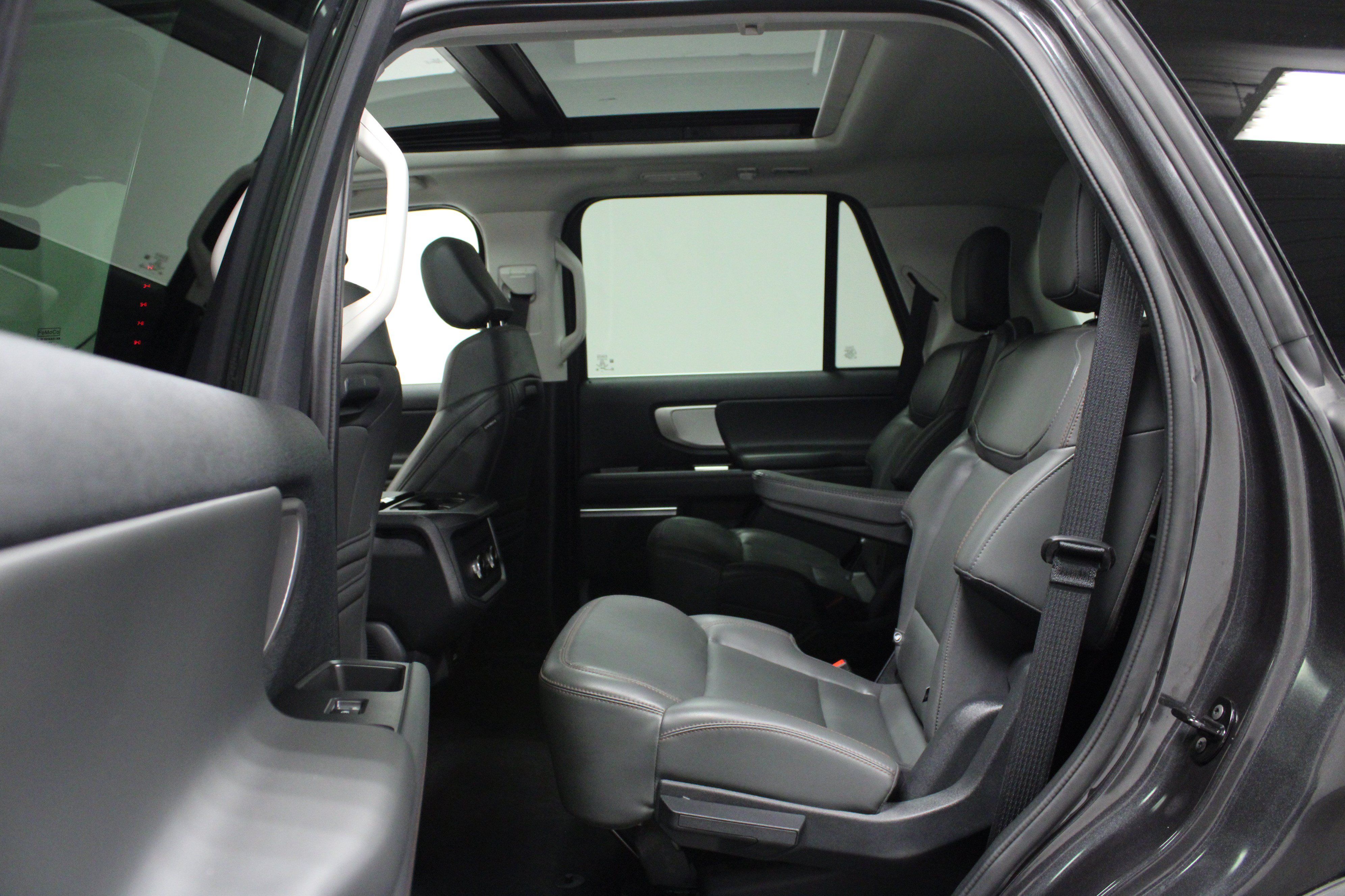 Used 2025 Ford Expedition Active AWD/4WD image 13