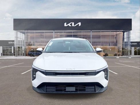 New 2025 Kia K4 LX image 3