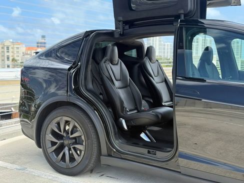 Used 2022 Tesla Model X Plaid image 17