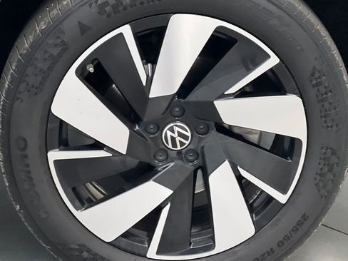 Used 2024 Volkswagen Atlas Cross Sport SE image 58