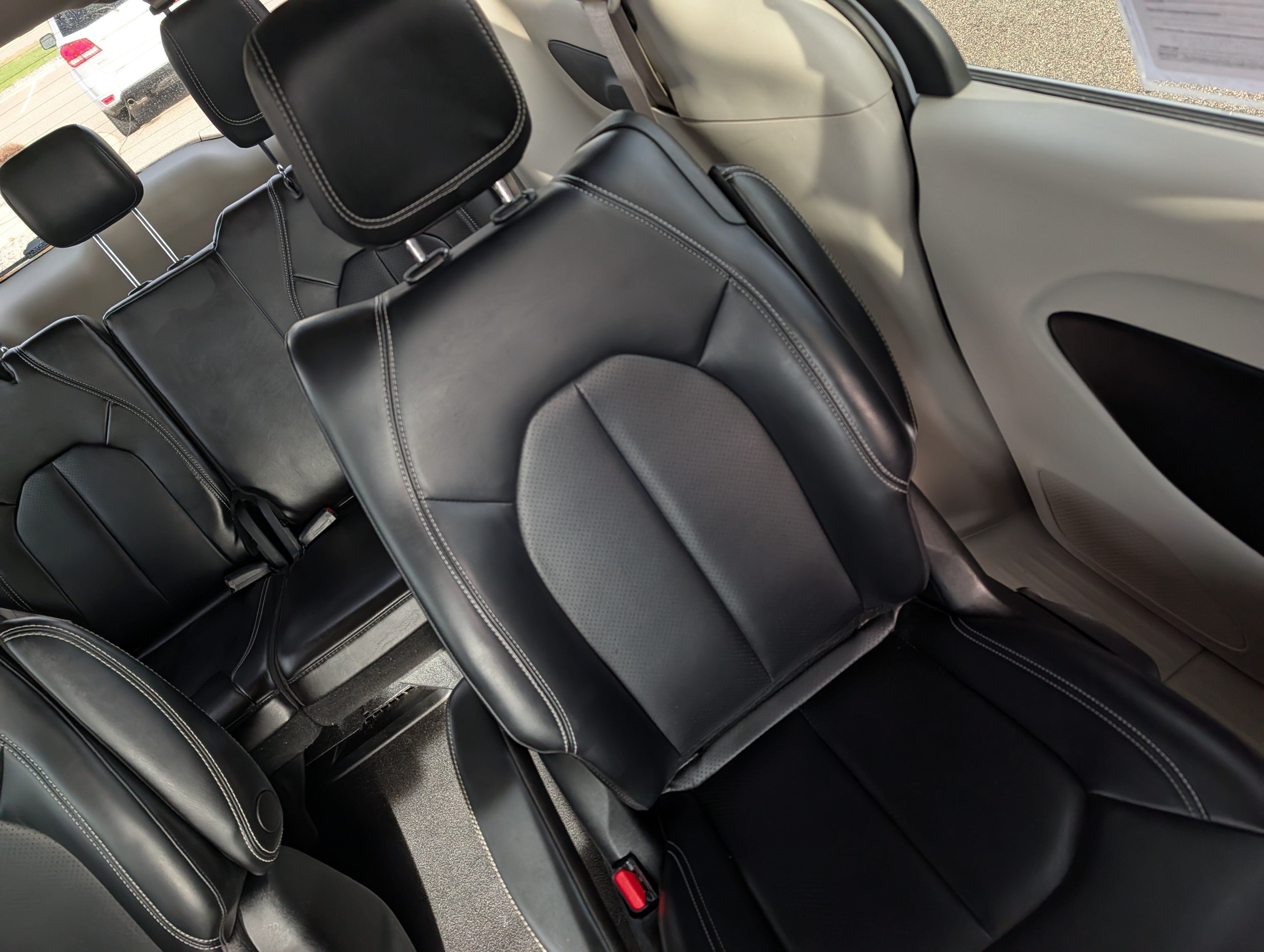 Used 2023 Chrysler Pacifica Touring-L FWD image 14