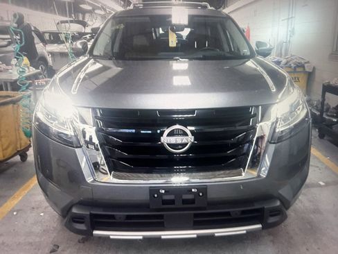 Used 2023 Nissan Pathfinder Platinum image 2