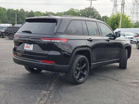 Certified 2024 Jeep Grand Cherokee Altitude AWD/4WD image 24