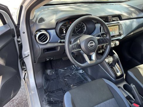 Used 2025 Nissan Versa SV FWD image 27