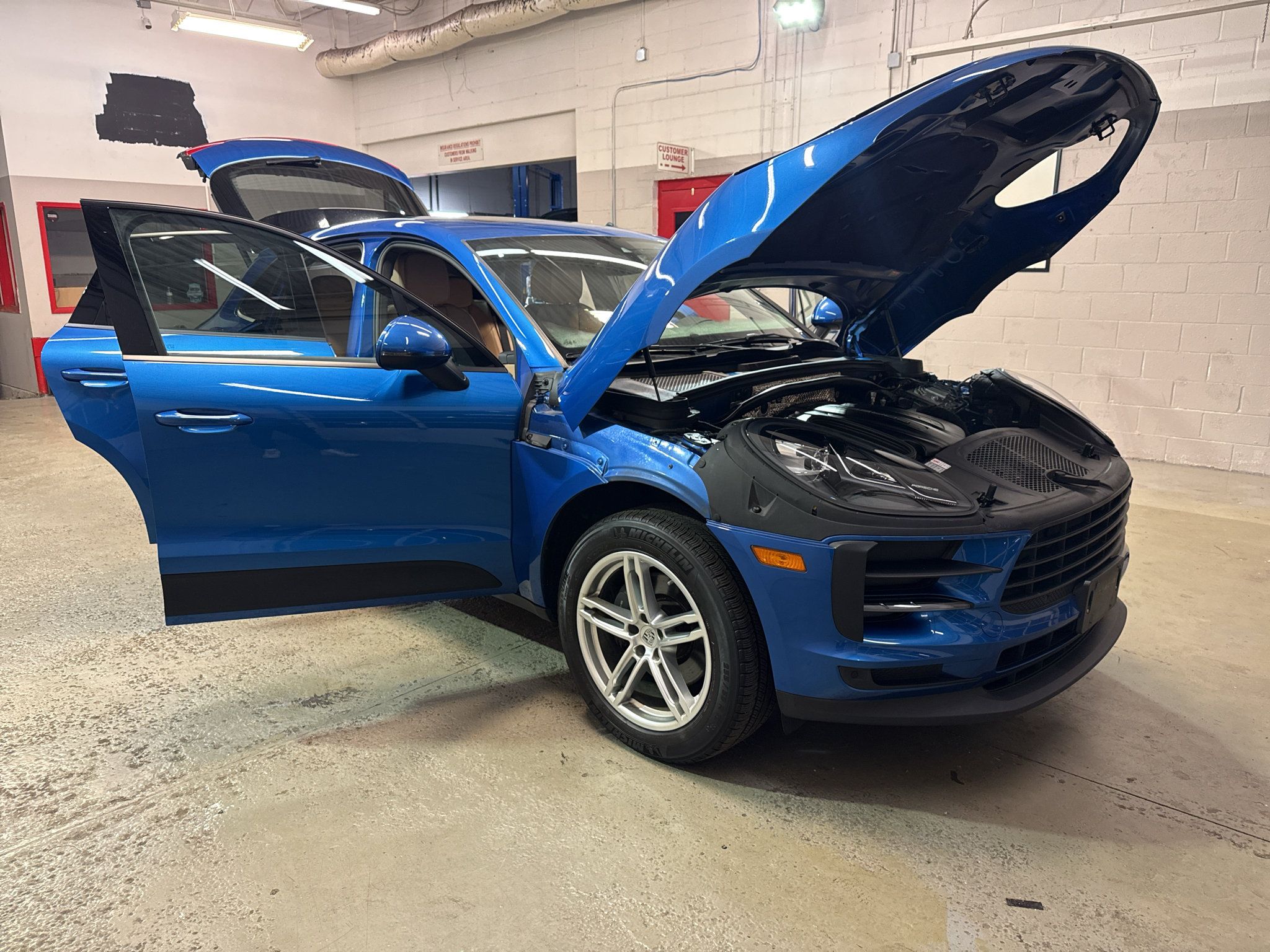 Used 2020 Porsche Macan AWD/4WD image 9