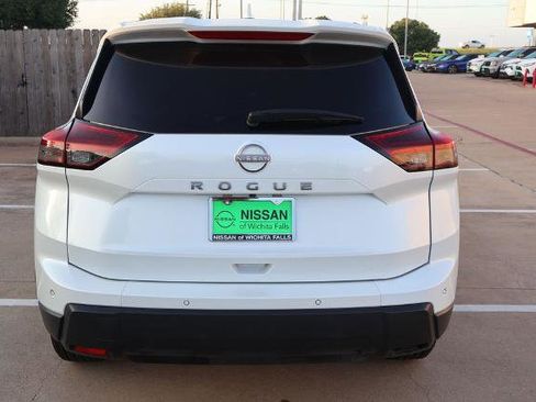 Certified 2025 Nissan Rogue SV FWD image 7