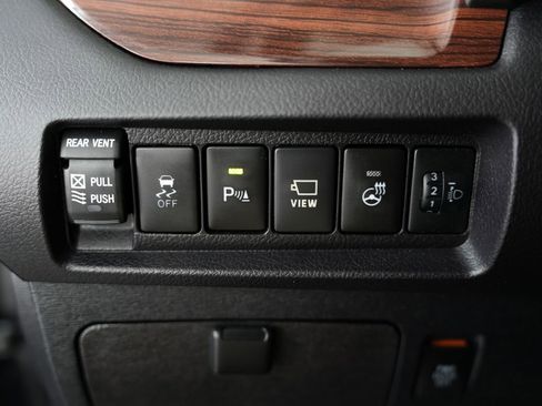 Used 2018 Toyota Sienna Limited Premium image 50