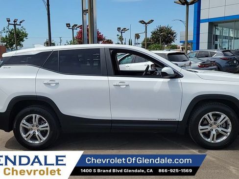 Certified 2024 GMC Terrain SLE FWD image 9