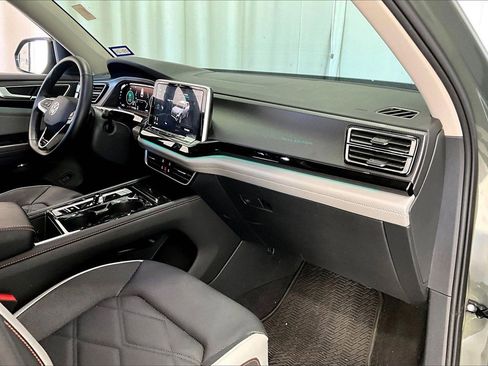 Used 2024 Volkswagen Atlas Peak Edition SE image 28