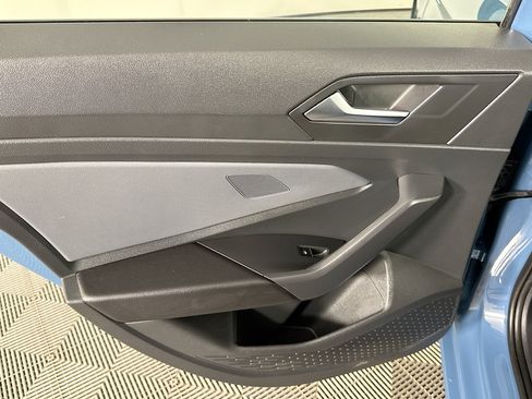 Used 2025 Volkswagen Jetta SE FWD image 24