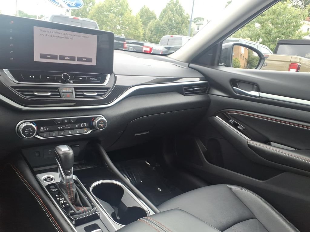 Used 2023 Nissan Altima 2.0 SR FWD image 16