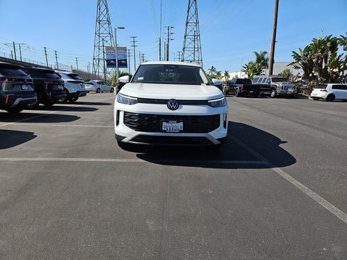 Used 2025 Volkswagen Tiguan S w/ 18" Wheel Package image 2