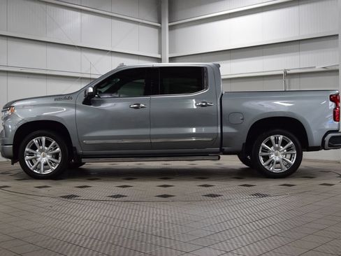 Used 2025 Chevrolet Silverado 1500 High Country AWD/4WD image 4