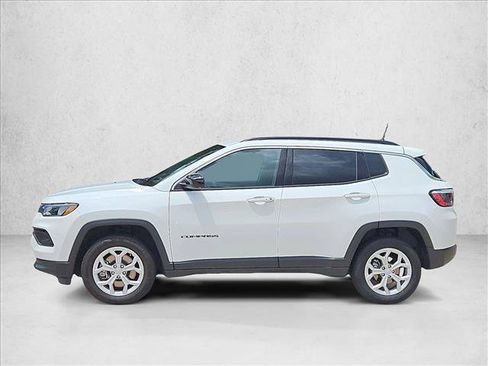 Used 2024 Jeep Compass Latitude AWD/4WD image 9