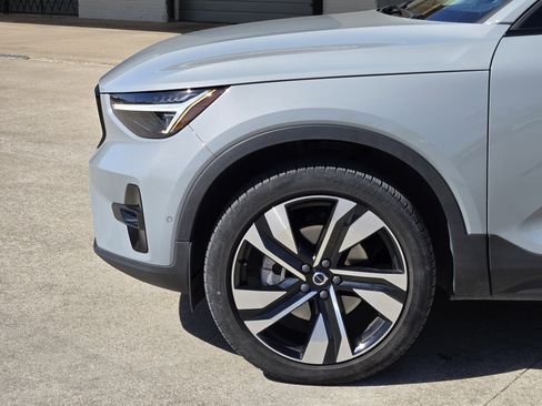 Used 2024 Volvo XC40 B5 Ultimate w/ Protection Package Premier image 15