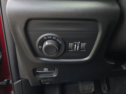 New 2025 Jeep Grand Cherokee Altitude image 11