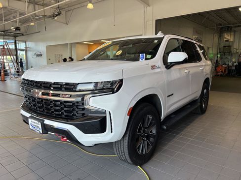 Used 2022 Chevrolet Tahoe Z71 w/ Luxury Package AWD/4WD image 5