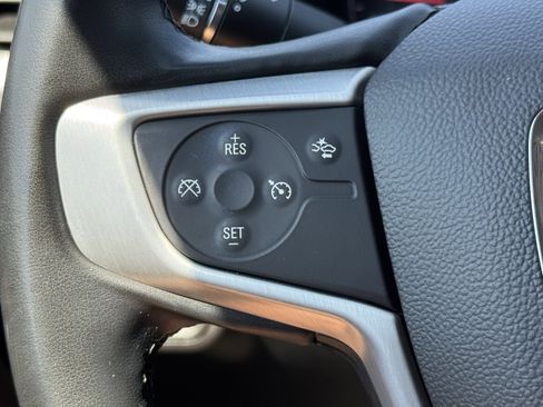 Used 2023 GMC Acadia SLT image 16