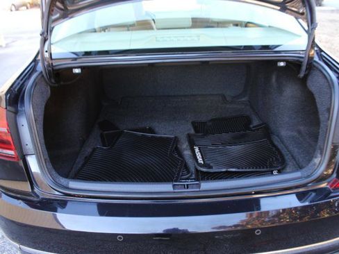 Used 2019 Volkswagen Passat 2.0T SE R-Line FWD image 18